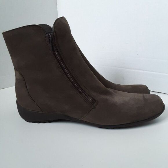 Munro Women's size 9.5N Ankle Boot - Picture 3 of 13